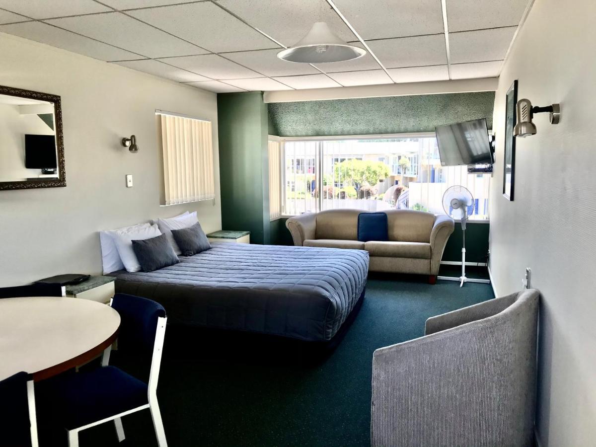Tui Oaks Motel Taupomeer Buitenkant foto